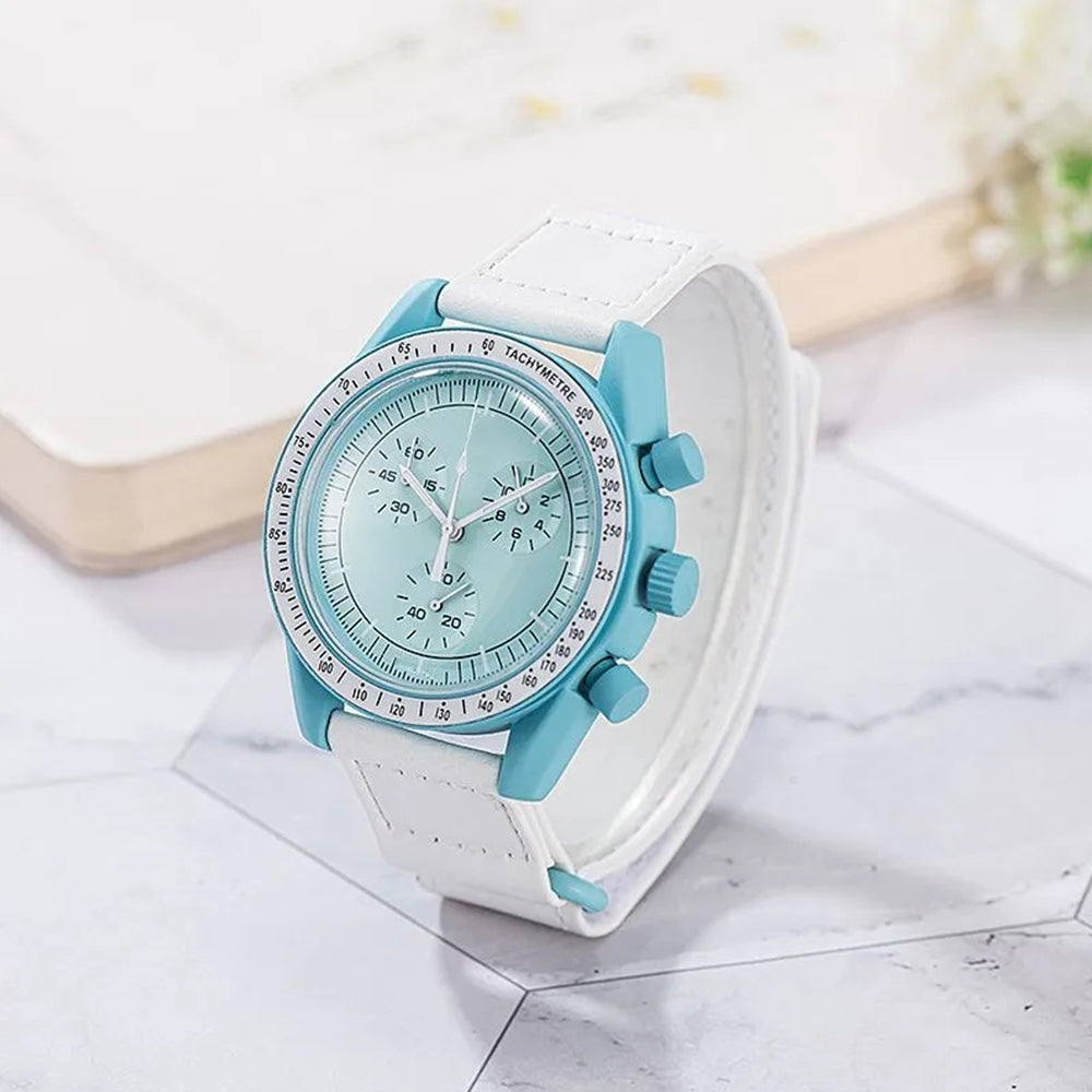 Moteriškas laikrodis su baltu dirželiu ir melsvu korpusu