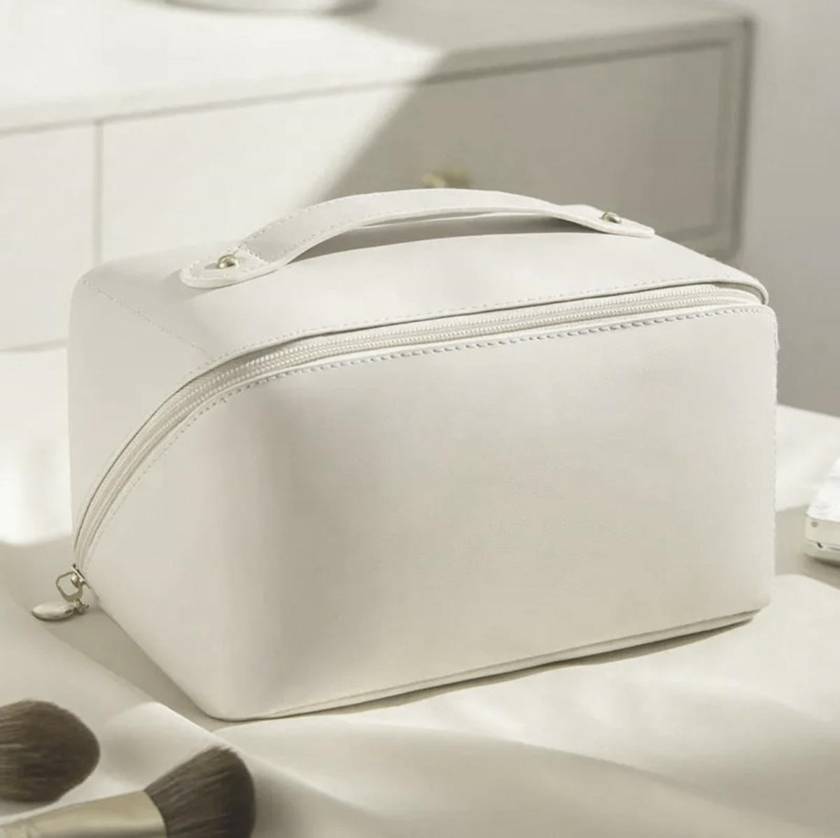 Praktiška kelioninė kosmetinė