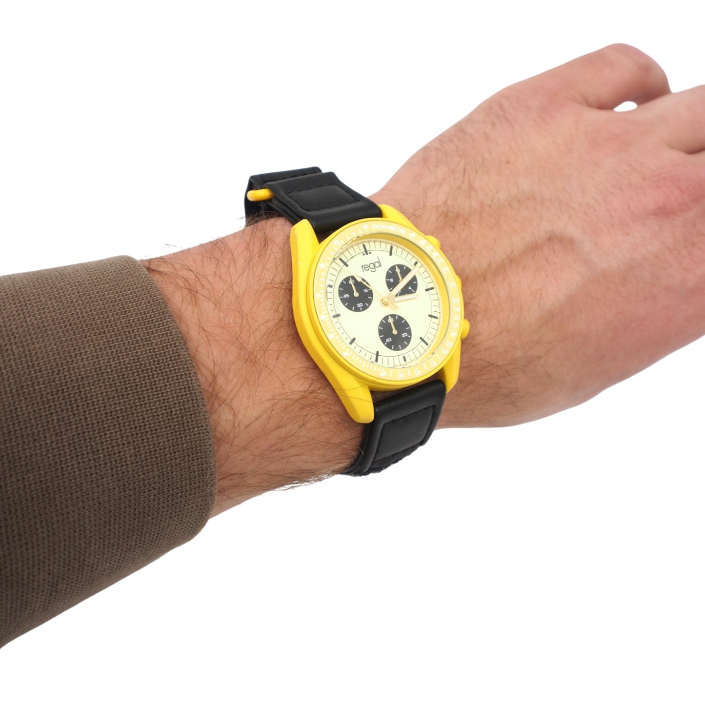 Vyriškas laikrodis su geltonu korpusu ir juodu dirželiu